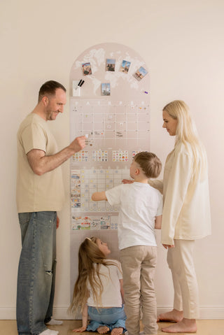 MAGO Maxi šeimos tapetas realioje šeimos kasdienybėje namuose